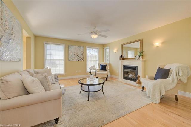 651 Columbia Forest Boulevard, House detached with 4 bedrooms, 2 bathrooms and 3 parking in Waterloo ON | Image 3