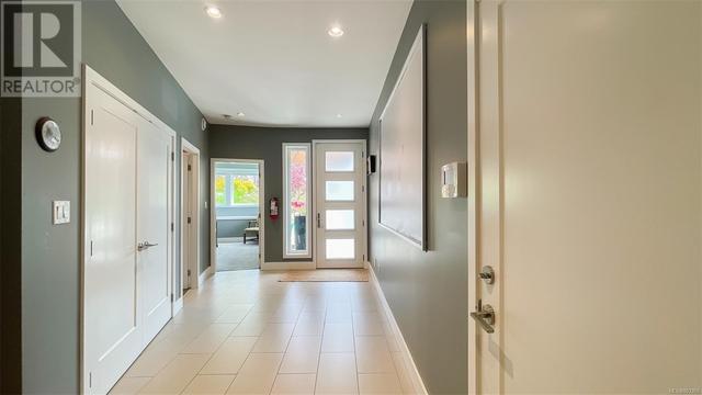 3894 Wilkinson Rd, House detached with 6 bedrooms, 5 bathrooms and 6 parking in Saanich BC | Image 18