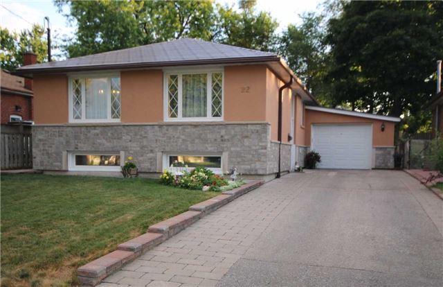 22 Hathway Dr, House detached with 3 bedrooms, 2 bathrooms and 4 parking in Toronto ON | Image 1
