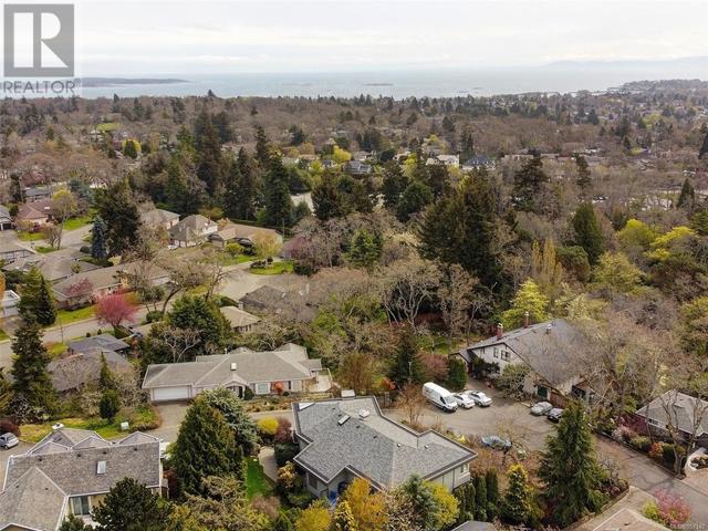 3450 Lord Nelson Way, House detached with 4 bedrooms, 3 bathrooms and 6 parking in Saanich BC | Image 2