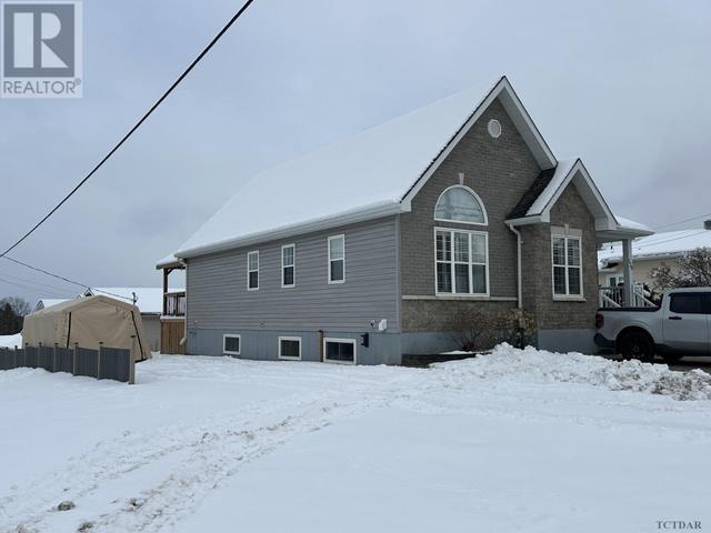 129 Georgina Ave, House detached with 5 bedrooms, 2 bathrooms and null parking in Temiskaming Shores ON | Image 4