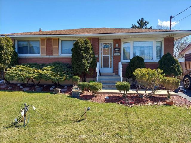 6462 Caledonia St, House detached with 2 bedrooms, 1 bathrooms and 1 parking in Niagara Falls ON | Image 1