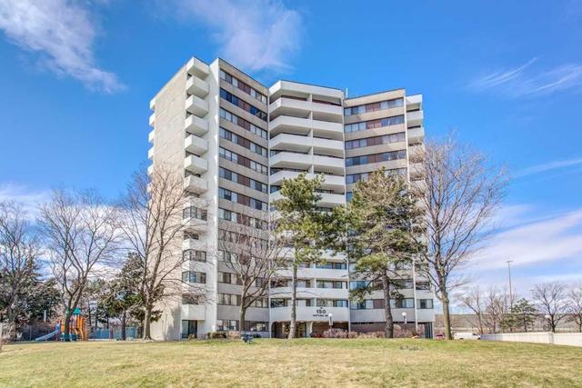 1004 - 150 Neptune Dr, Condo with 3 bedrooms, 2 bathrooms and 1 parking in Toronto ON | Image 1