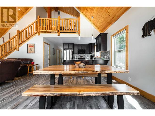 3299 Loschinski Road, House detached with 6 bedrooms, 3 bathrooms and null parking in Columbia Shuswap B BC | Image 6