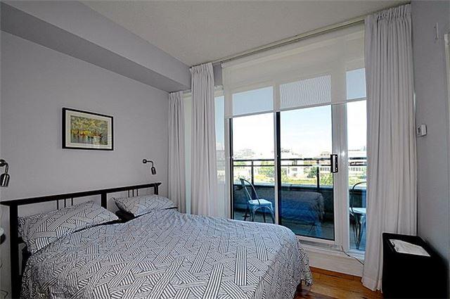 301 - 25 Capreol Crt, Condo with 2 bedrooms, 2 bathrooms and 1 parking in Toronto ON | Image 6