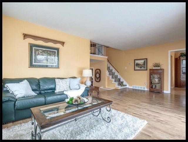 871 Swiss Height, House detached with 3 bedrooms, 3 bathrooms and 6 parking in Oshawa ON | Image 6