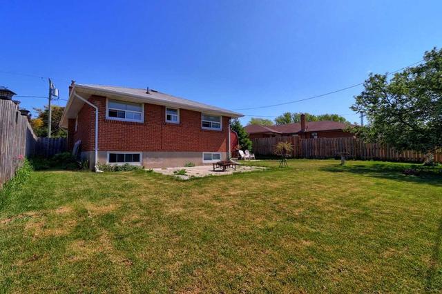 1028 Mccullough Dr, House detached with 3 bedrooms, 2 bathrooms and 3 parking in Whitby ON | Image 14