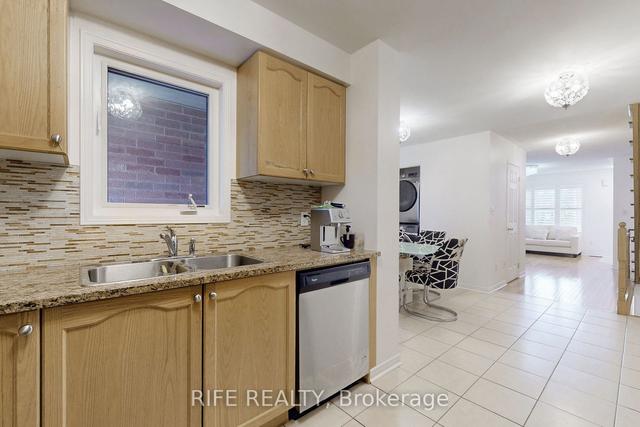 32 Odoardo Disanto Circ, House attached with 3 bedrooms, 4 bathrooms and 2 parking in Toronto ON | Image 2
