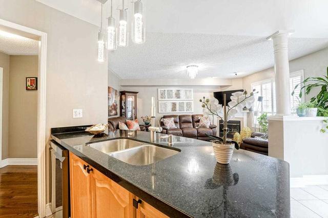 3851 Barley Tr, House semidetached with 4 bedrooms, 4 bathrooms and 3 parking in Mississauga ON | Image 5