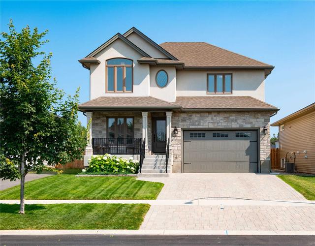 472 Gemstone Dr, House detached with 3 bedrooms, 4 bathrooms and 4 parking in Thunder Bay ON | Image 1