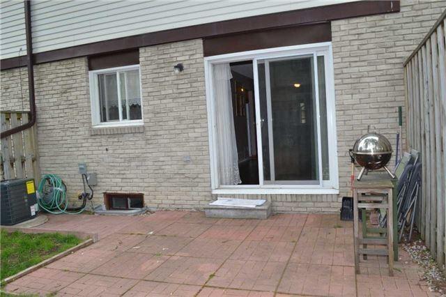 94 - 45 Hansen Rd N, House attached with 3 bedrooms, 2 bathrooms and 2 parking in Brampton ON | Image 9