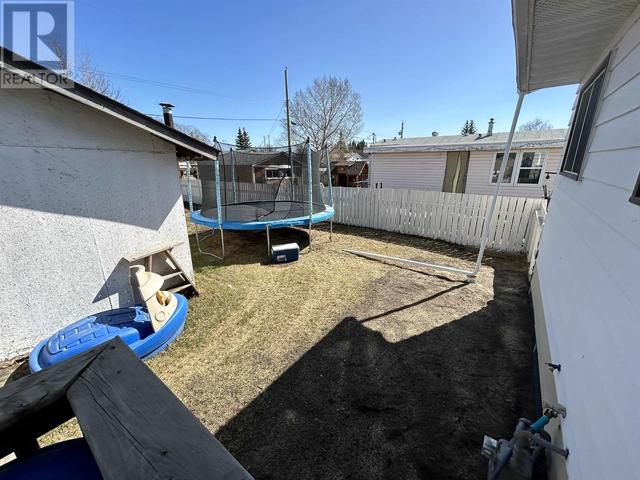 10663 102 Street, House detached with 5 bedrooms, 3 bathrooms and null parking in Taylor BC | Image 30