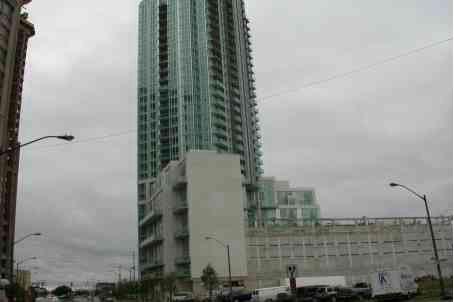2501 - 3939 Duke Of York Blvd, Condo with 1 bedrooms, 2 bathrooms and 1 parking in Mississauga ON | Image 1