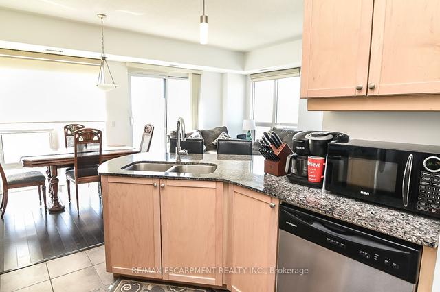 1002 - 7730 Kipling Ave, Condo with 2 bedrooms, 2 bathrooms and 1 parking in Vaughan ON | Image 4