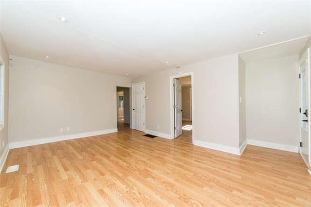 1181 Church St, House detached with 2 bedrooms, 1 bathrooms and 6 parking in Clarington ON | Image 3