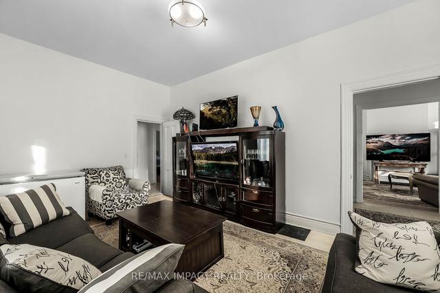 853 Simcoe St S, House detached with 3 bedrooms, 3 bathrooms and 35 parking in Oshawa ON | Image 5