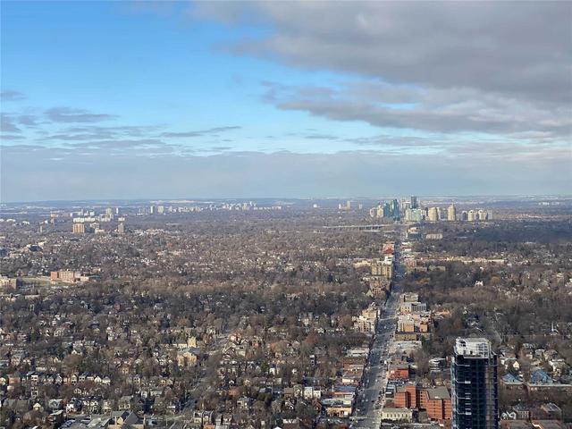 ph 5807 - 8 Eglinton Ave, Condo with 2 bedrooms, 2 bathrooms and 0 parking in Toronto ON | Image 2