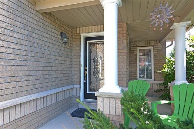 79 Millburn Dr, House attached with 4 bedrooms, 3 bathrooms and 2 parking in Clarington ON | Image 2