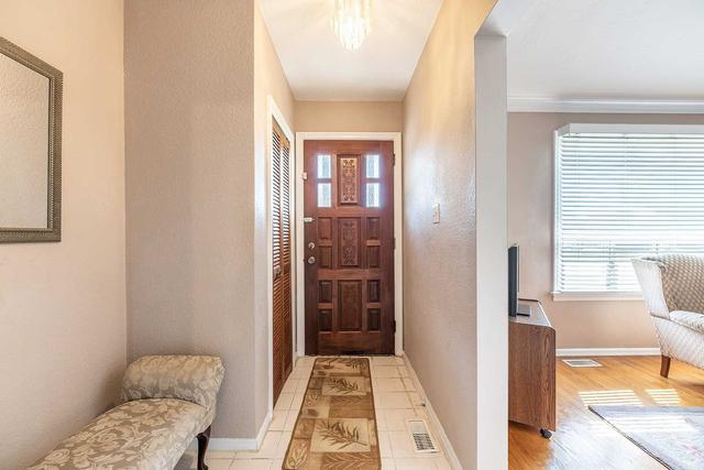 crt - 18 Ivanhoe Crt, House detached with 3 bedrooms, 2 bathrooms and 0 parking in Toronto ON | Image 20