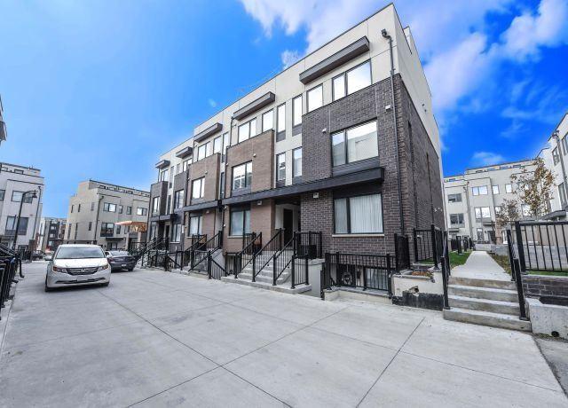 11 - 146 William Duncan Rd, Townhouse with 2 bedrooms, 2 bathrooms and 1 parking in Toronto ON | Image 1