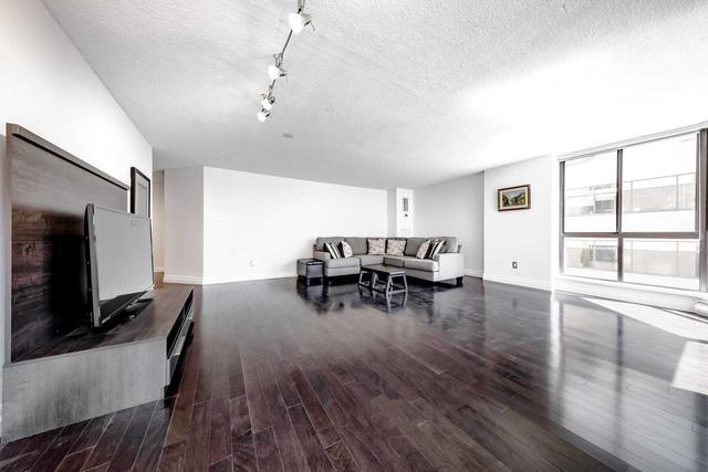 807 - 280 Simcoe St, Condo with 2 bedrooms, 2 bathrooms and 1 parking in Toronto ON | Image 1