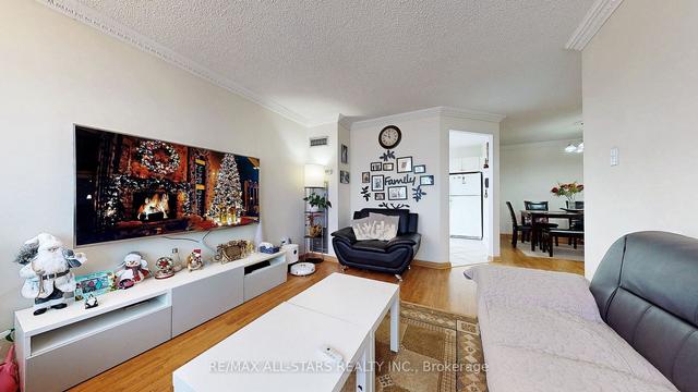 707 - 12 Laurelcrest St, Condo with 2 bedrooms, 1 bathrooms and 2 parking in Brampton ON | Image 3