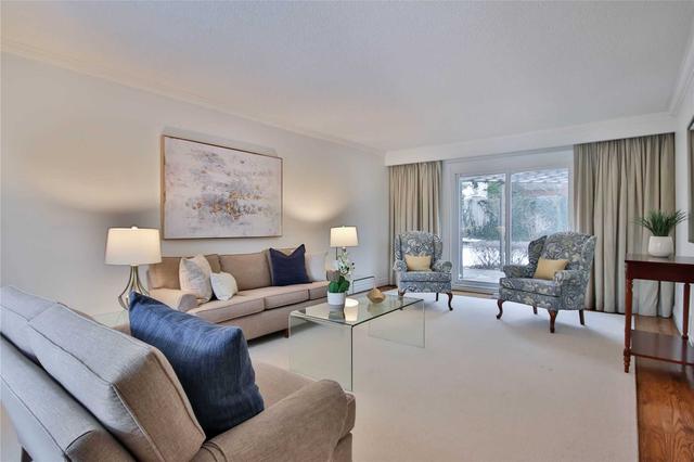 4 Frivick Crt, House detached with 4 bedrooms, 4 bathrooms and 6 parking in Toronto ON | Image 2