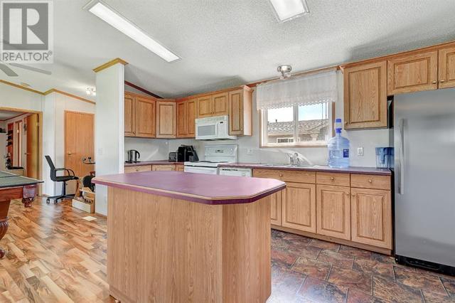 99 Clark Crescent, Home with 3 bedrooms, 2 bathrooms and 2 parking in Grande Prairie County No. 1 AB | Image 2