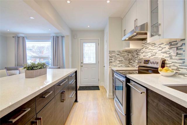 1409 Woodbine Ave W, House detached with 2 bedrooms, 2 bathrooms and 2 parking in Toronto ON | Image 9