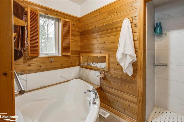 659 Honey Harbour Road, House detached with 2 bedrooms, 1 bathrooms and 6 parking in Georgian Bay ON | Image 10