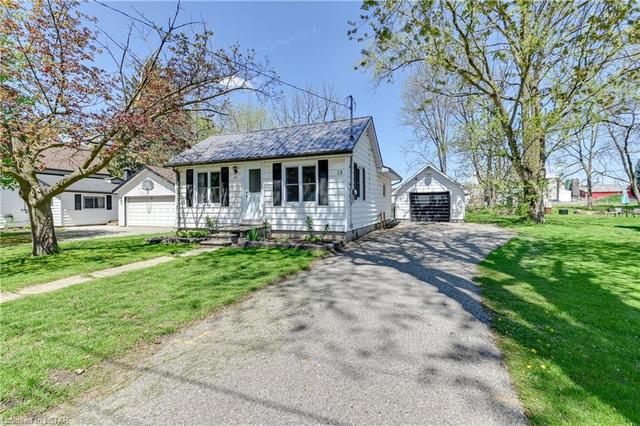 23 Forest Street, House detached with 2 bedrooms, 1 bathrooms and 4 parking in Aylmer ON | Image 1