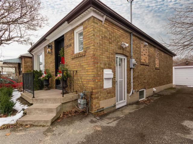1356 Woodbine Ave, House detached with 2 bedrooms, 2 bathrooms and 5 parking in Toronto ON | Image 27