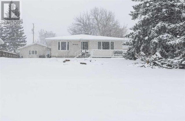 570 30 Street, House detached with 4 bedrooms, 2 bathrooms and 4 parking in Fort Macleod AB | Image 1