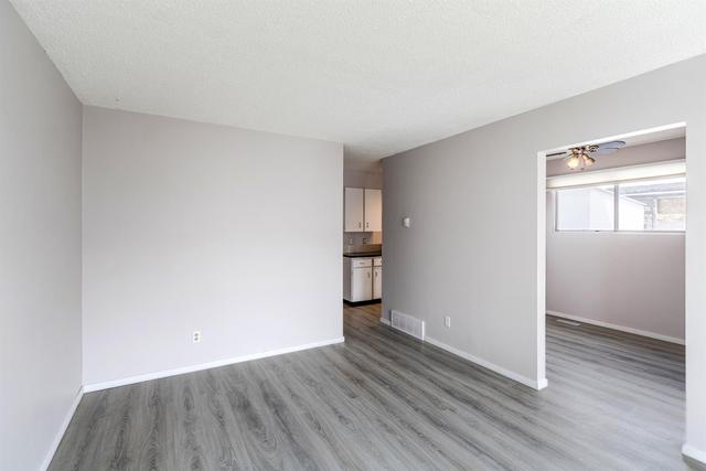 41 Doverdale Mews Se, Home with 3 bedrooms, 1 bathrooms and 2 parking in Calgary AB | Image 4
