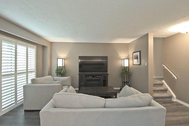 44 - 155 Glovers Rd, Townhouse with 3 bedrooms, 2 bathrooms and 1 parking in Oshawa ON | Image 3