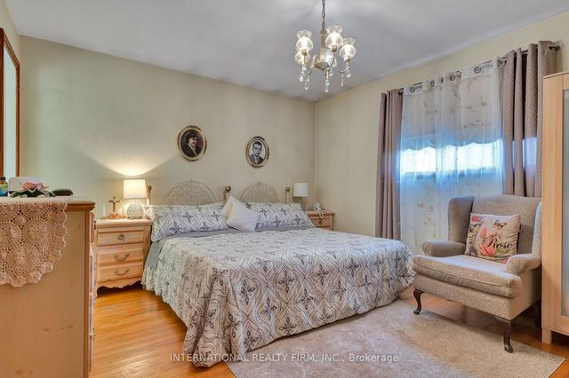 34 St Georges Blvd, House detached with 4 bedrooms, 3 bathrooms and 6 parking in Toronto ON | Image 9