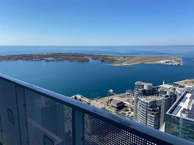 6301 - 88 Harbour St, Condo with 1 bedrooms, 1 bathrooms and 0 parking in Toronto ON | Image 1