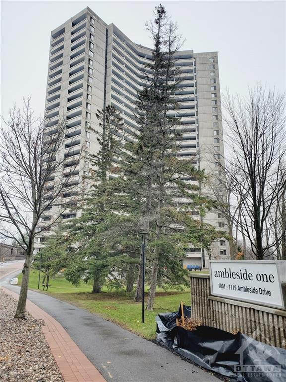 1081 Ambleside Drive, Condo with 2 bedrooms, 1 bathrooms and 1 parking in Ottawa ON | Image 1
