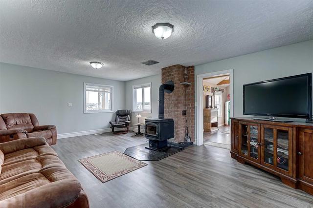 1346 Penetanguishene Rd, House detached with 3 bedrooms, 2 bathrooms and 7 parking in Springwater ON | Image 10