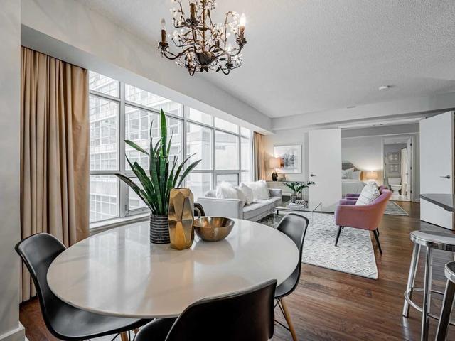 322 - 350 Wellington St W, Condo with 2 bedrooms, 2 bathrooms and 0 parking in Toronto ON | Image 3