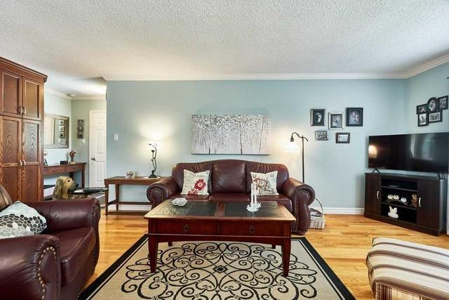 19 Kilberry Dr, House detached with 3 bedrooms, 2 bathrooms and 5 parking in Whitby ON | Image 7