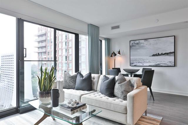 1810 - 188 Cumberland St, Condo with 2 bedrooms, 2 bathrooms and 1 parking in Toronto ON | Image 12