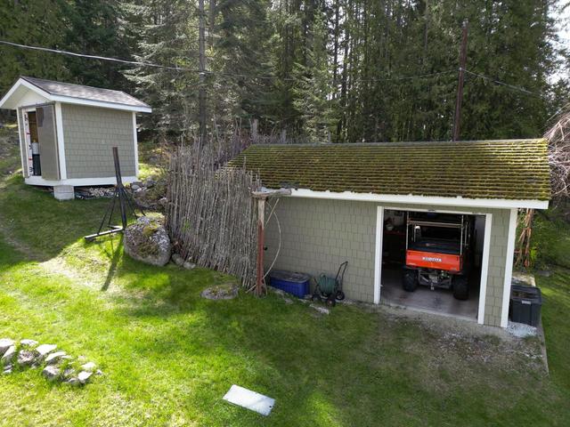 11110 Highway 3a, House detached with 3 bedrooms, 2 bathrooms and null parking in Central Kootenay A BC | Image 42