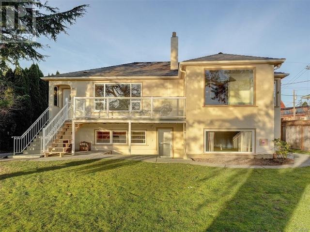 304 Uganda Ave, House detached with 2 bedrooms, 2 bathrooms and 5 parking in Esquimalt BC | Image 9