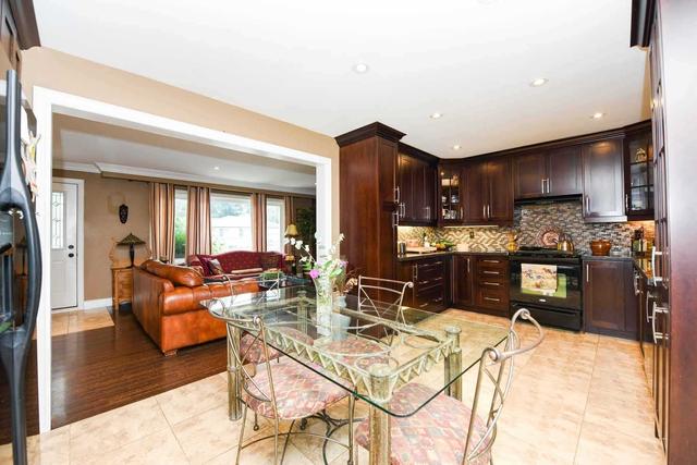 1181 Pinegrove Rd, House detached with 3 bedrooms, 2 bathrooms and 5 parking in Oakville ON | Image 3
