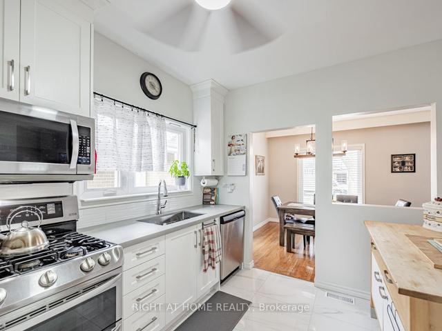 129 Thistle Down Blvd, House detached with 4 bedrooms, 2 bathrooms and 5 parking in Toronto ON | Image 4