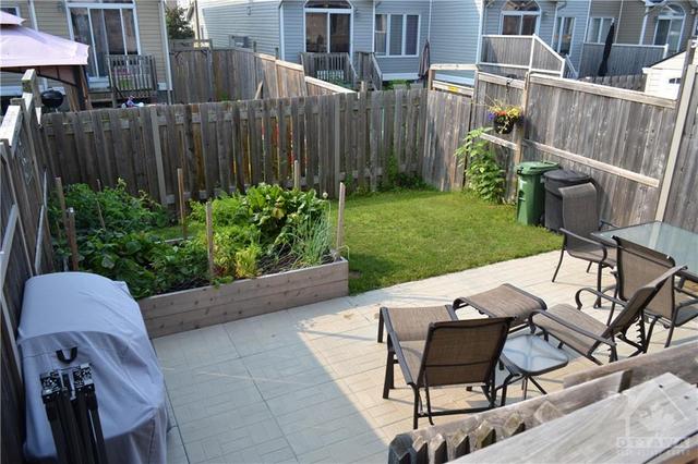 321 Ravenswood Way, Townhouse with 3 bedrooms, 3 bathrooms and 3 parking in Ottawa ON | Image 5