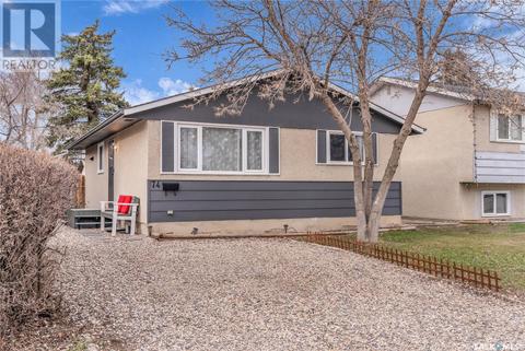 74 Dominion Crescent, House detached with 4 bedrooms, 2 bathrooms and null parking in Saskatoon SK | Card Image