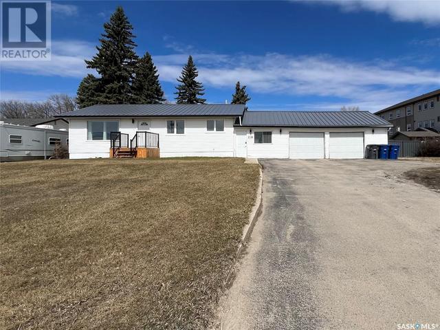 110 Wright Road, House detached with 4 bedrooms, 2 bathrooms and null parking in Moosomin SK | Image 1