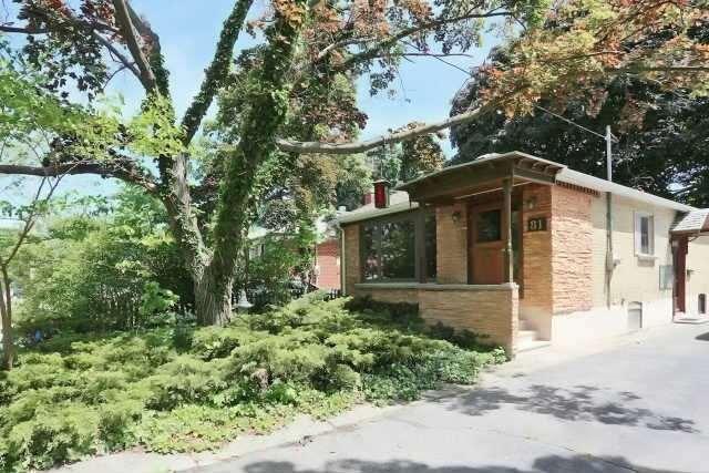 81 Savona Dr, House detached with 2 bedrooms, 2 bathrooms and 3 parking in Toronto ON | Image 2